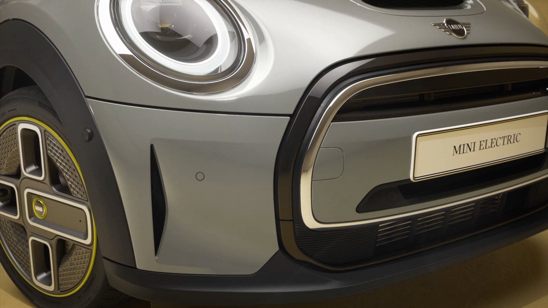 MINI Cooper SE 3-dverové – čisto elektrické MINI – bočný pohľad, strieborné