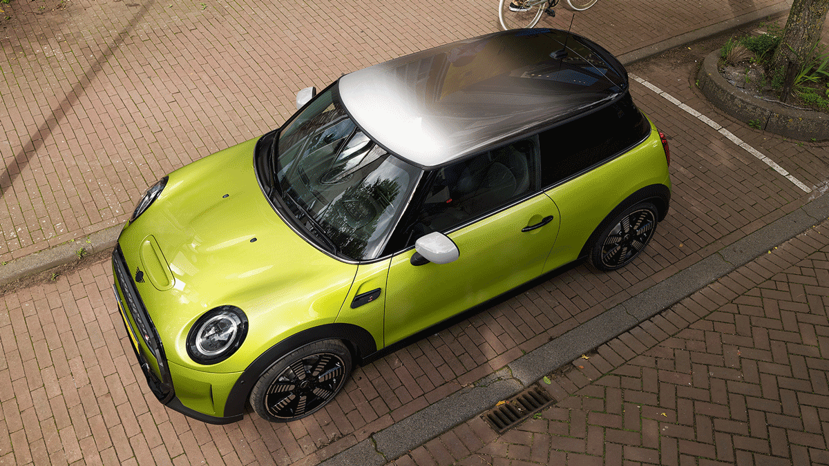 MINI 3-dverové Cooper SE – viacfarebná strecha