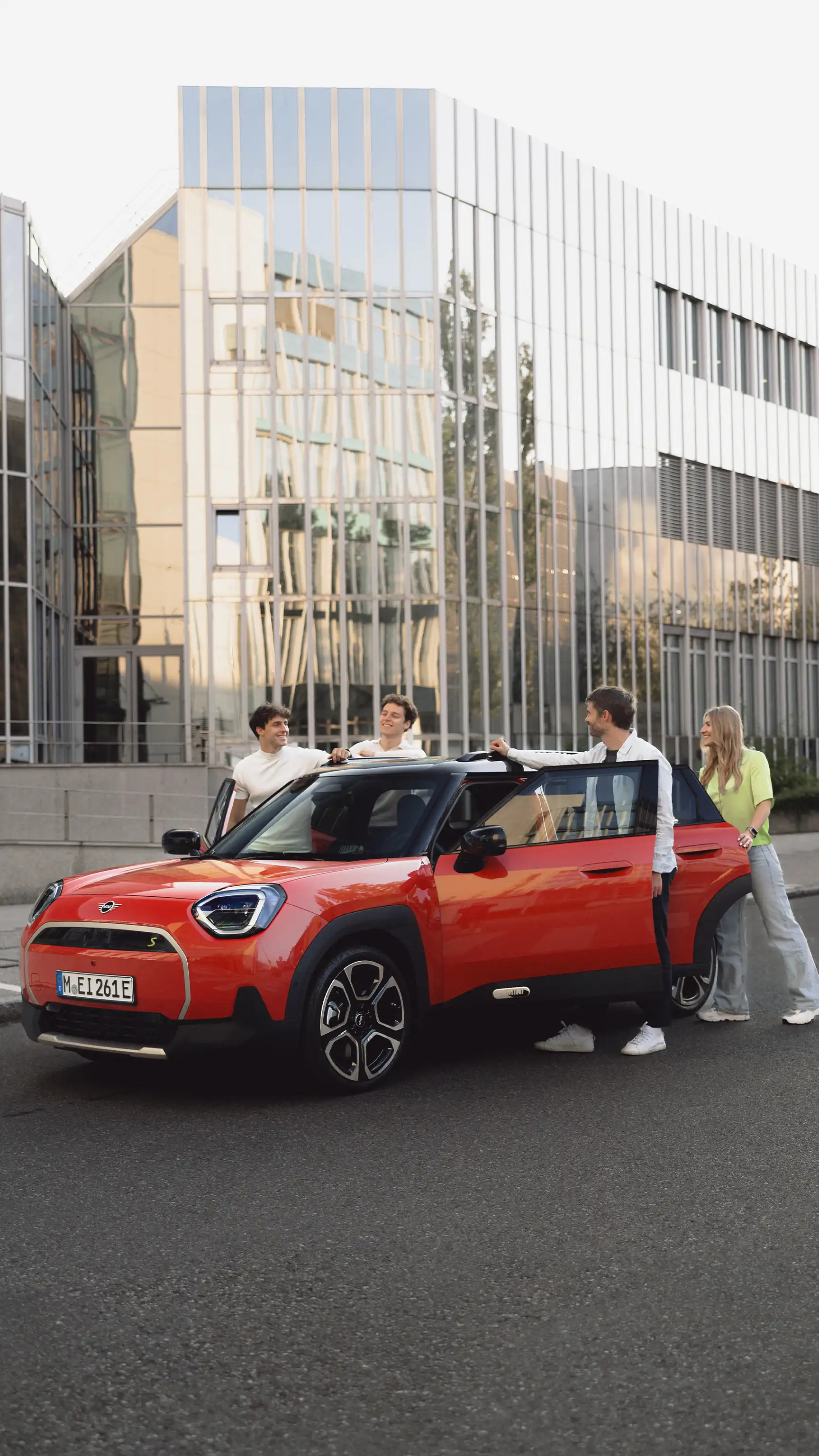 Čisto elektrické MINI Aceman - Priatelia
