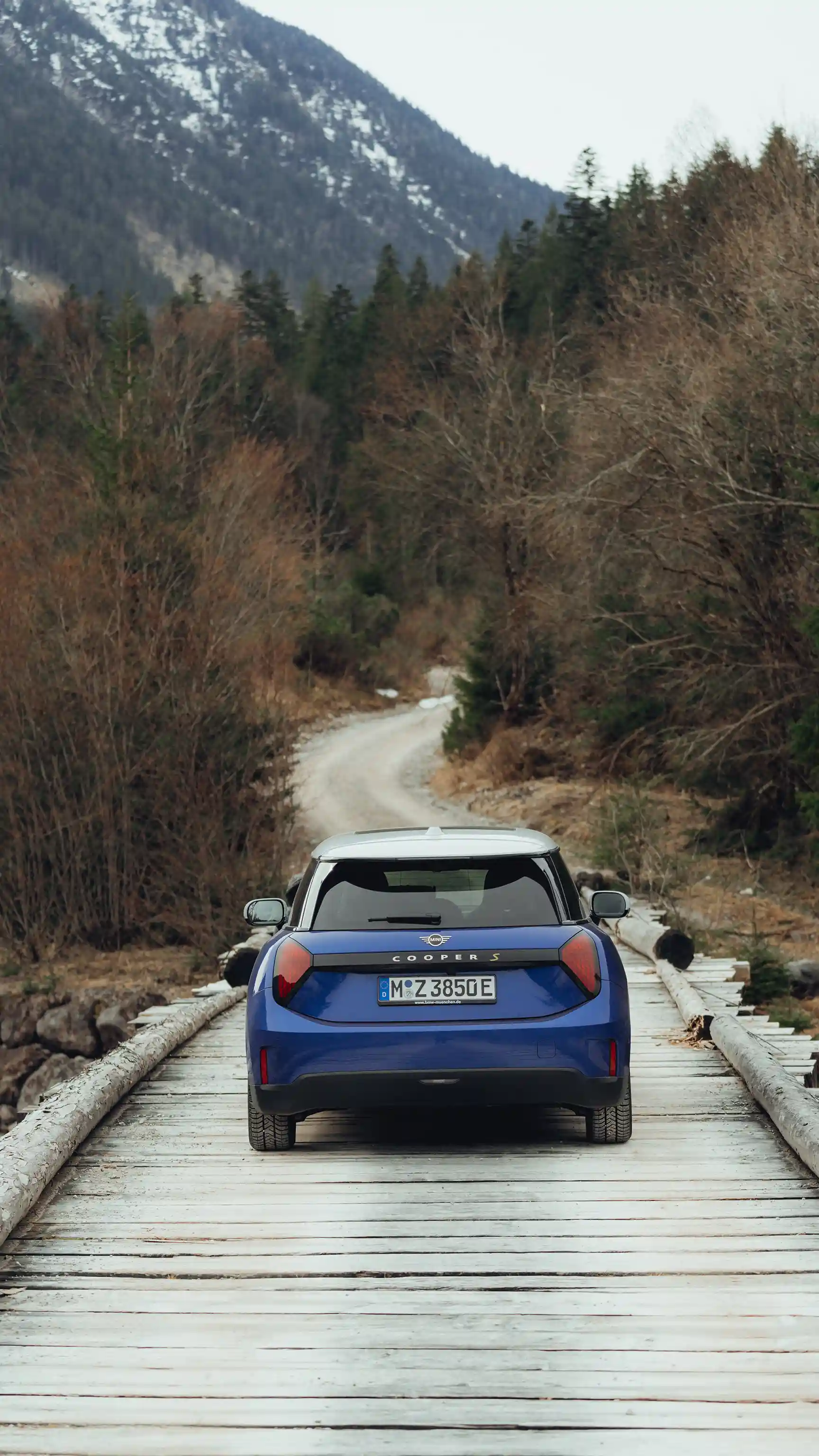 Čisto elektrické MINI Cooper - Zadný pohľad