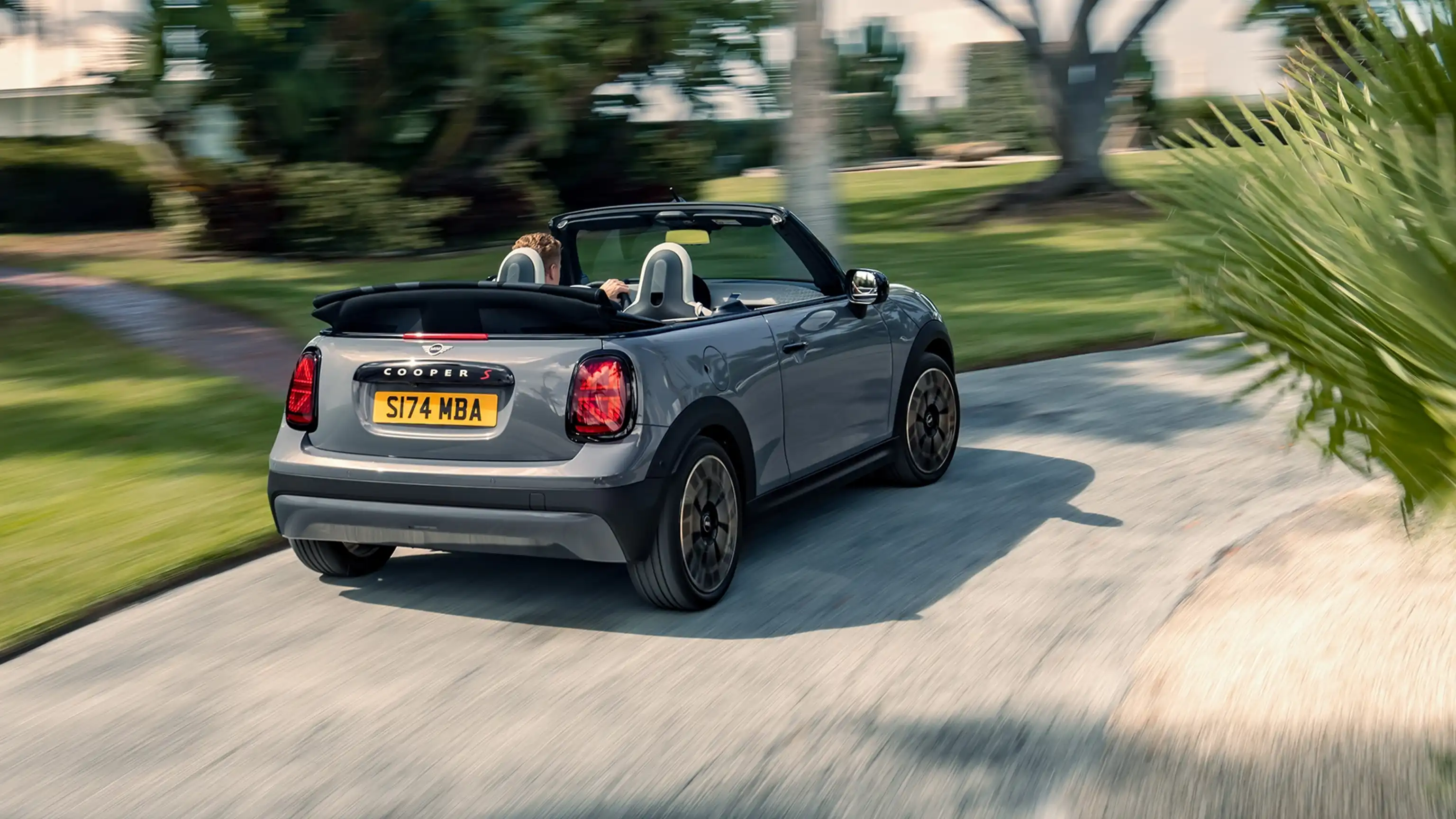 MINI Cooper Cabrio - prehľad - bočný pohľad