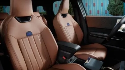 MINI Countryman - interiér - predné sedadlá brown