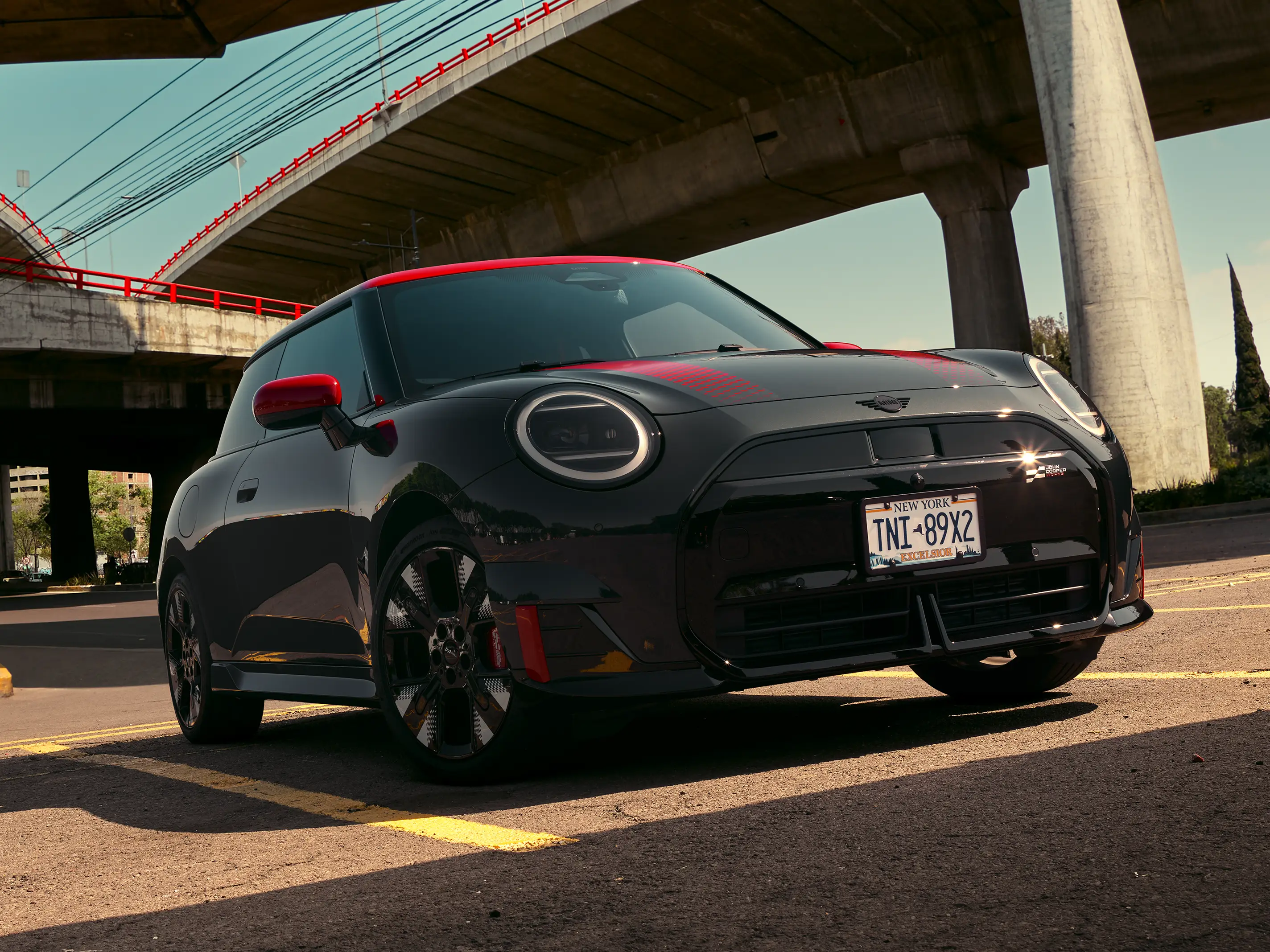 MINI John Cooper Works - J01 JCW bočný pohľad