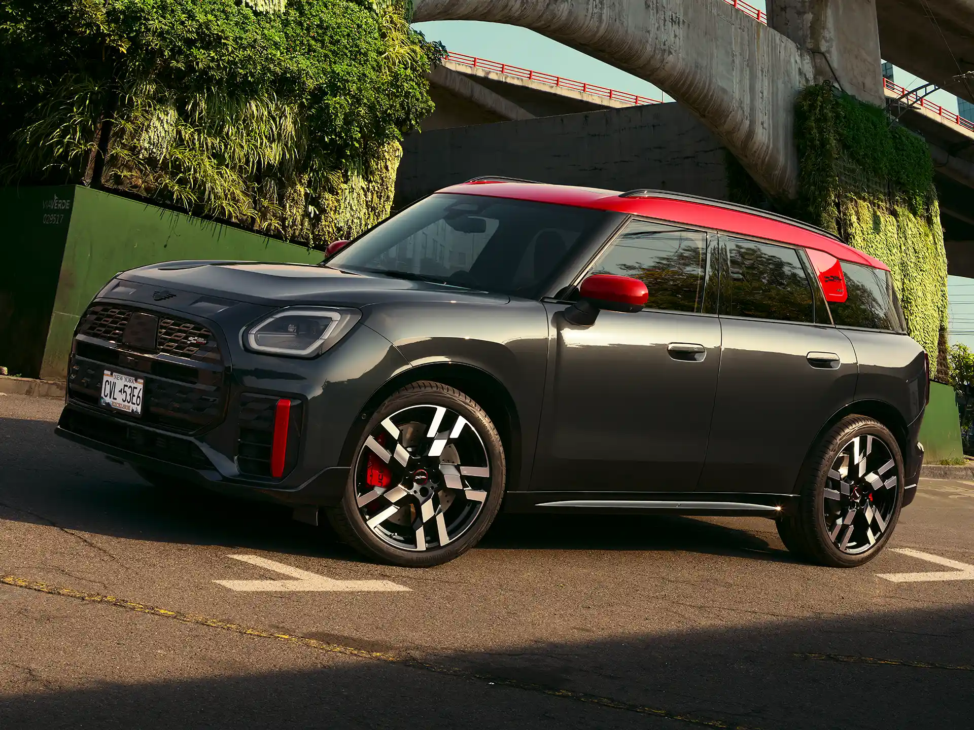 MINI John Cooper Works - U25 JCW bočný pohľad