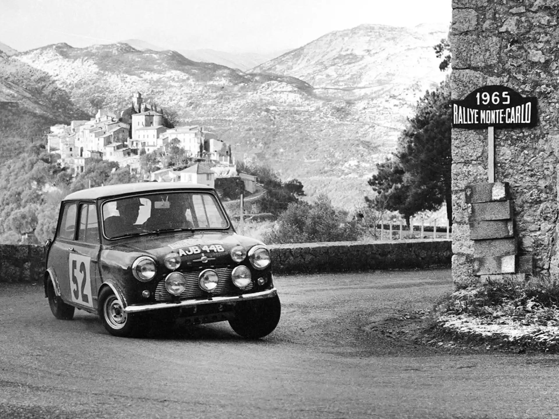 MINI John Cooper Works - pretekárske Mini