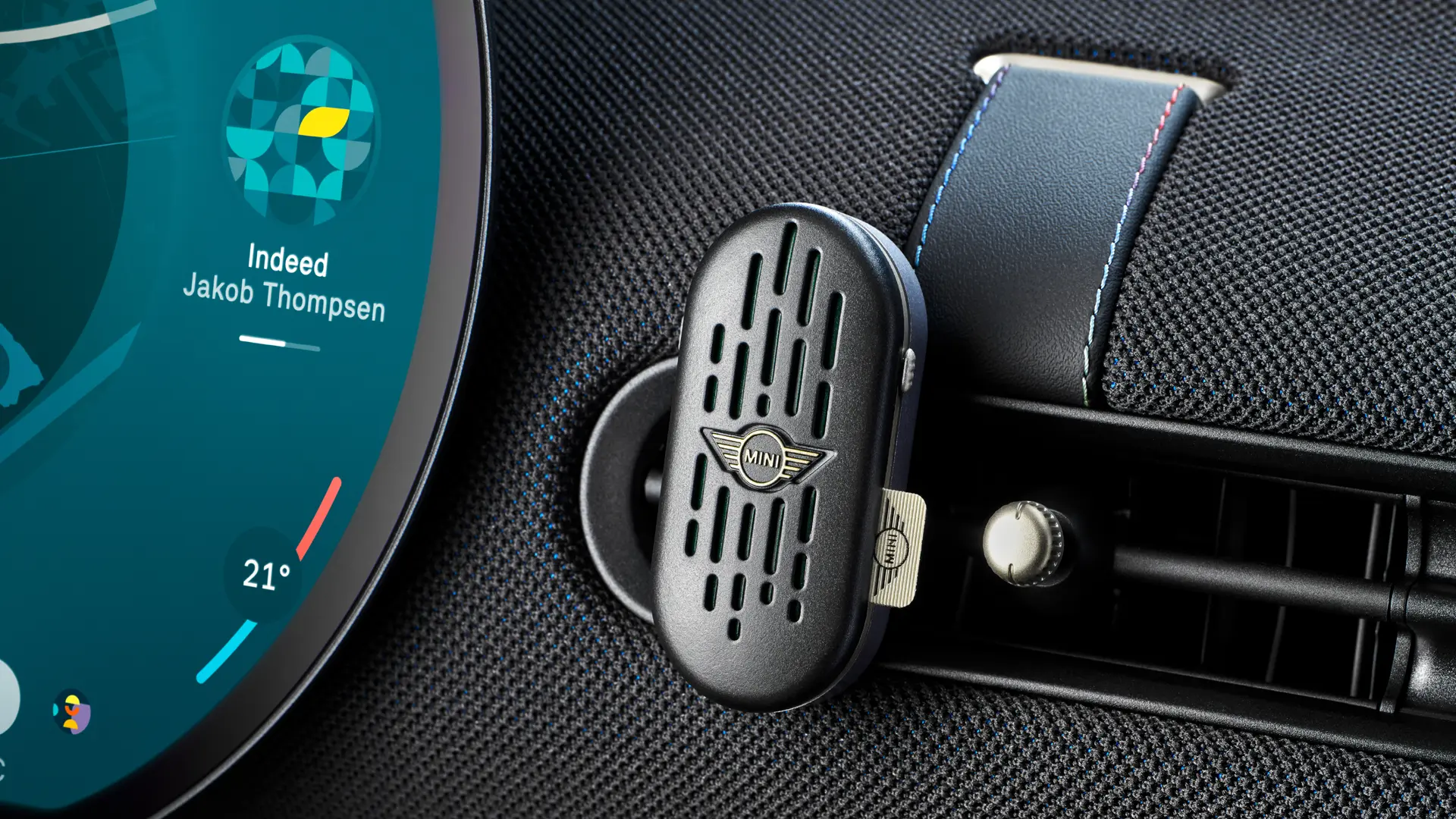 MINI Aceman, interiér s okrúhlou OLED centrálnou obrazovkou a MINI Natural Air osviežovačom vzduchu na palubnej doske