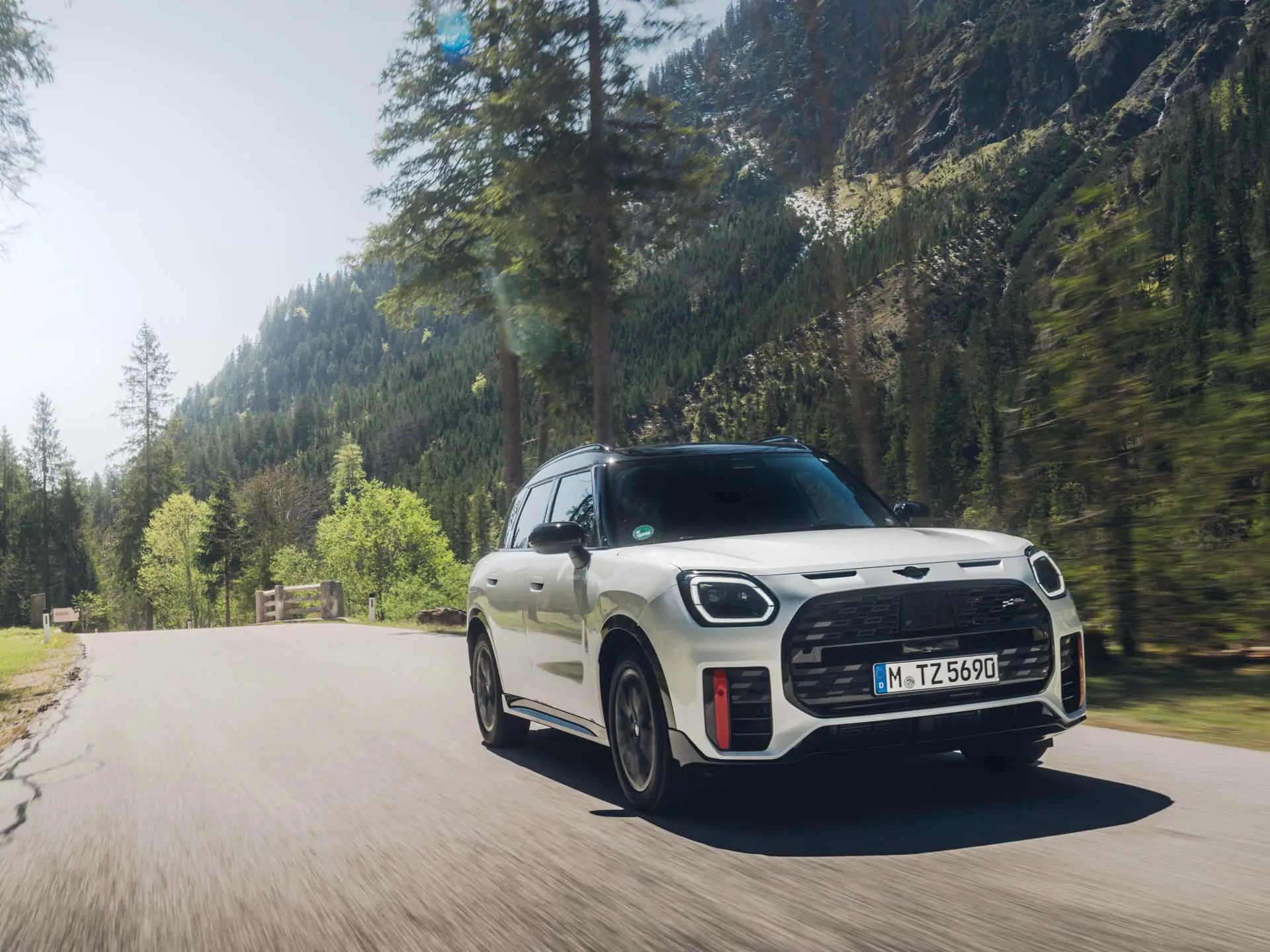 MINI Countryman na ceste.