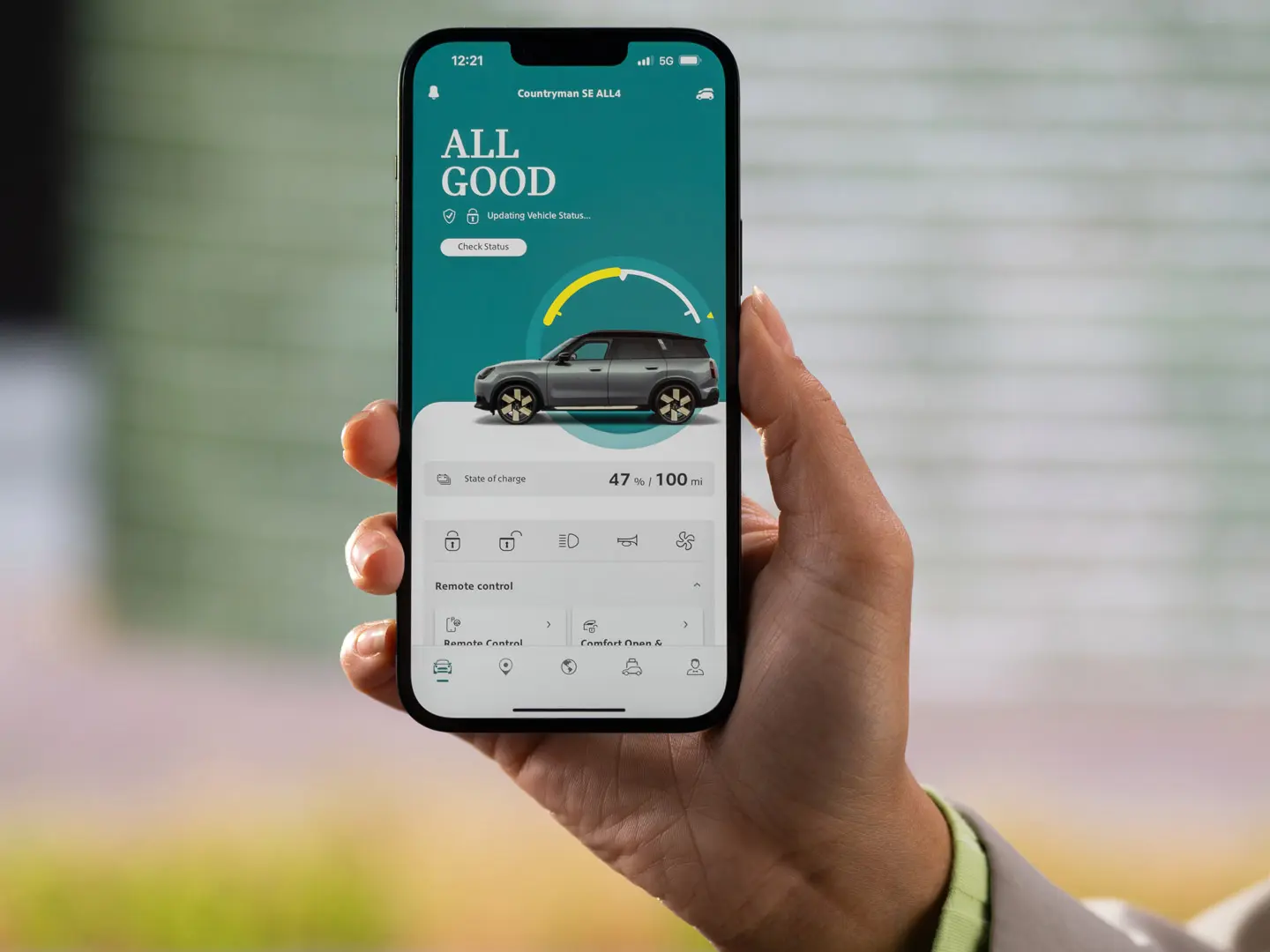 Diaľkové služby Remote Services v aplikácii MINI zobrazujú aktuálny stav nabitia a odhad zostávajúceho dojazdu. 