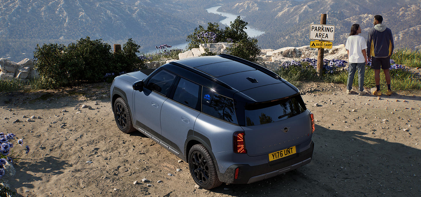 Pohľad zhora na zadnú časť MINI Countryman Untamed Edition.