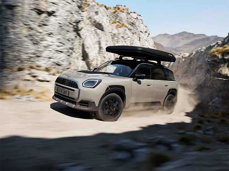 Predný jazdný pohľad na MINI Countryman Untamed Edition.