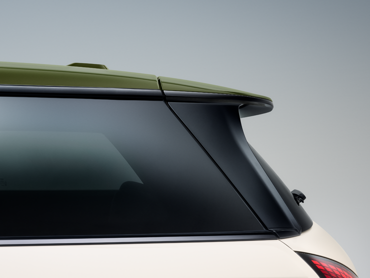 Bočný pohľad zblízka na kontrastnú strechu MINI Paul Smith vo farbe Nottingham Green