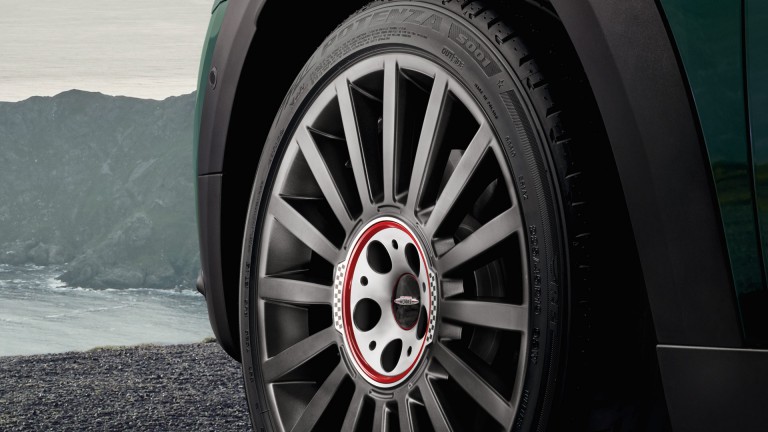 Príslušenstvo MINI – originálne kompletné letné kolesá mini – 19‘‘ JCW RALLYE SPOKE 536