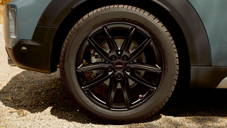 Príslušenstvo MINI – originálne kompletné letné kolesá mini – 18‘‘ JCW Grip Spoke 815