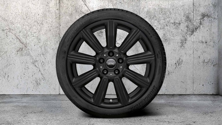 Príslušenstvo MINI – originálne kompletné letné kolesá mini – 18‘‘ MINI MULTIRAY SPOKE 591