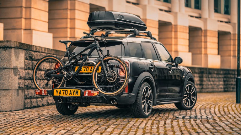 MINI jar a leto – zadný nosič na bicykle na vozidle mini countryman