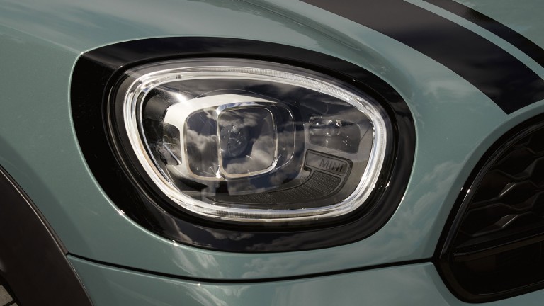 Nové MINI Countryman – adaptívne predné svetlomety – matrix technológia