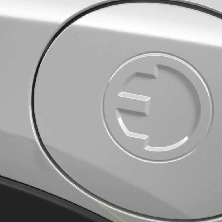 elektrické mini - dojazd - nabíjací konektor