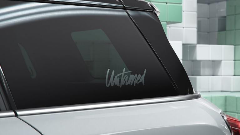 MINI Countryman Untamed Edition – grafika okien – ručne písané logo