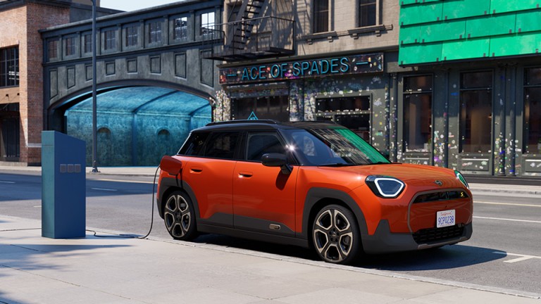 MINI elektromobilita - taktické nabíjanie