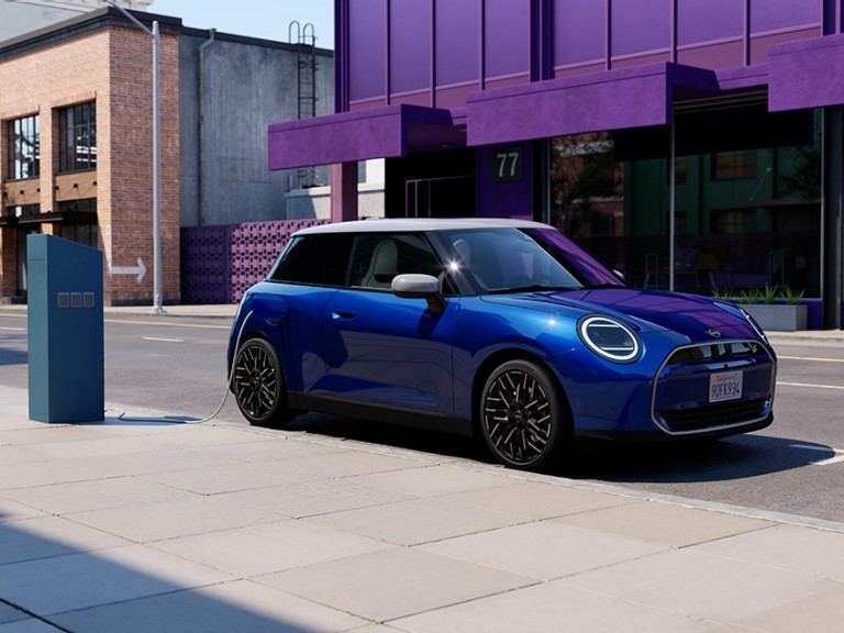 Elektromobilita MINI - dojazd - nové čisto elektrické MINI Cooper 