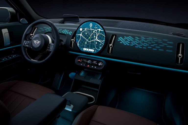 Čisto elektrické MINI Countryman - mozaika - interiér