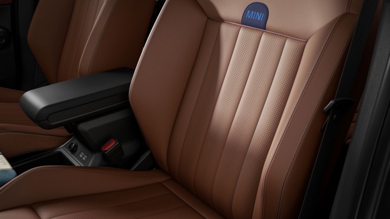 Čisto elektrické MINI Countryman - galéria - interiér - 04