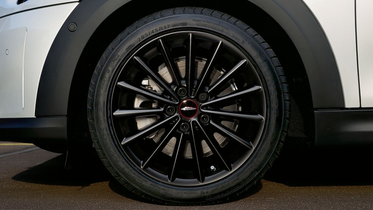 MINI 3-dverové Cooper SE – 17" JCW Multi Spoke – Jet Black matné