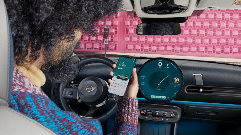 MINI Cooper 3-dverové - digitálny zážitok - mini aplikácia