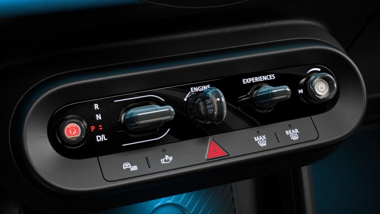 MINI Cooper 5-dverové – interiér – pákový prepínač