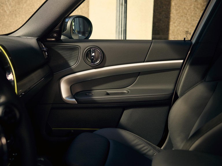 MINI Countryman hybrid – interiér – komfortné materiály